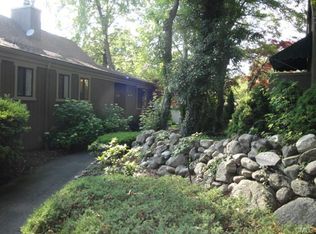 391 Ottawa Ln, Stratford, CT 06614