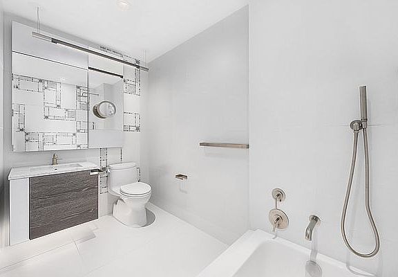 4th image of 1 City Poin APT 46F