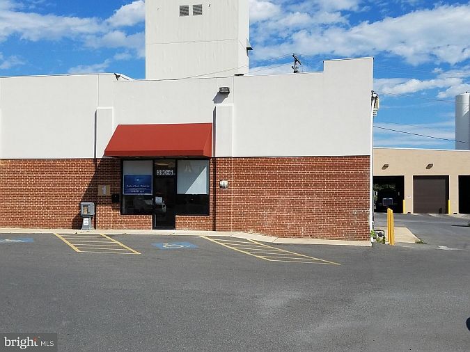 1st image of 390 E King St Ste 6