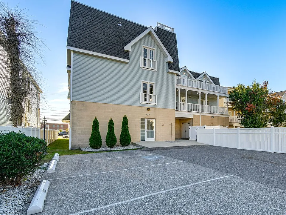 141 E Wildwood Ave #302
