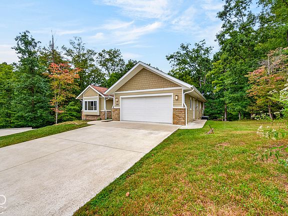 5th image of 225 Pine Hills Dr