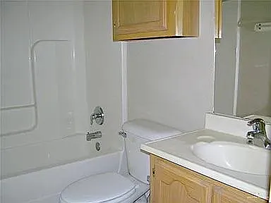2 bed, 3944 sqft, $875 — Photo 4
