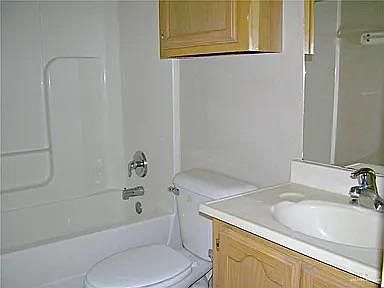 4th image of 613 La Mancha Dr APT 3