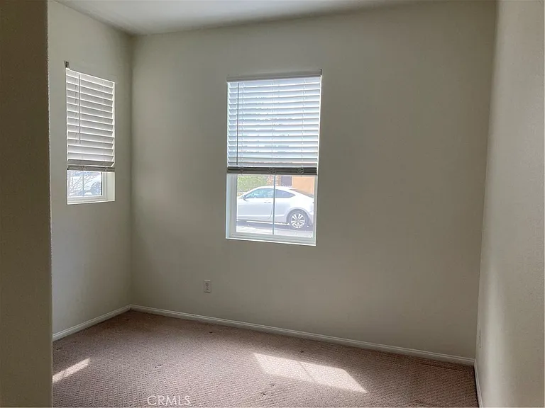 42744 Azure St — Photo 10