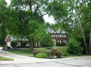 826 Rosewood Dr, Crescent Springs, KY