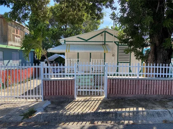 Six 6 Street Parquera Ward Comm #292, Lajas, PR 00667