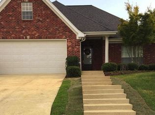 27 W Briar Lake Dr, Starkville, MS 39759