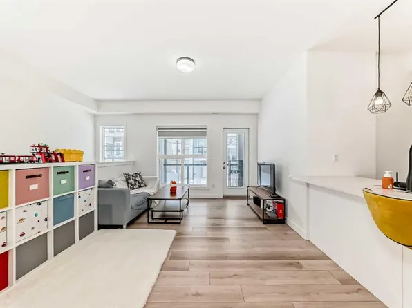 44 NW Spring Creek Cmn SW, Calgary, AB T3H 6E2