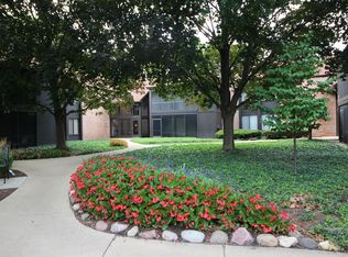 710 Saint Andrews Ln APT 2, Crystal Lake, IL 60014