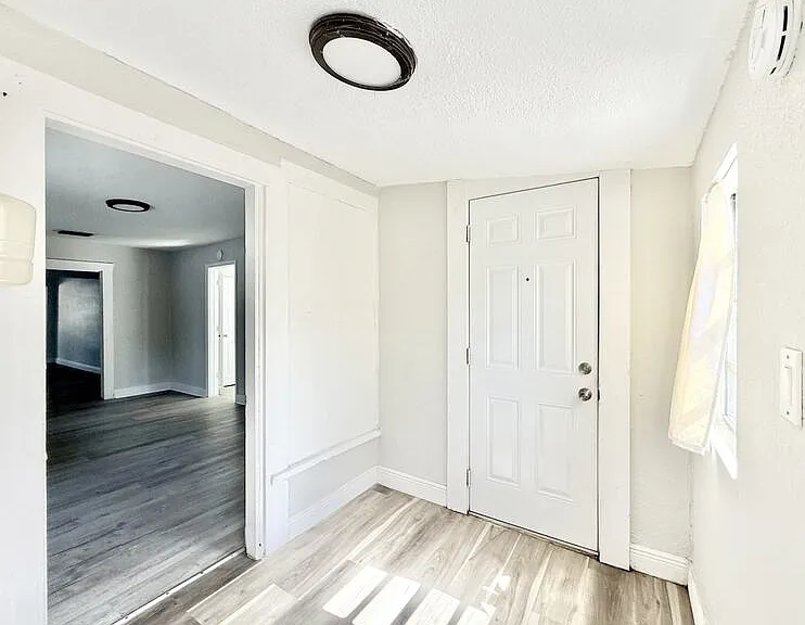 2425 Auburn St S — Photo 21