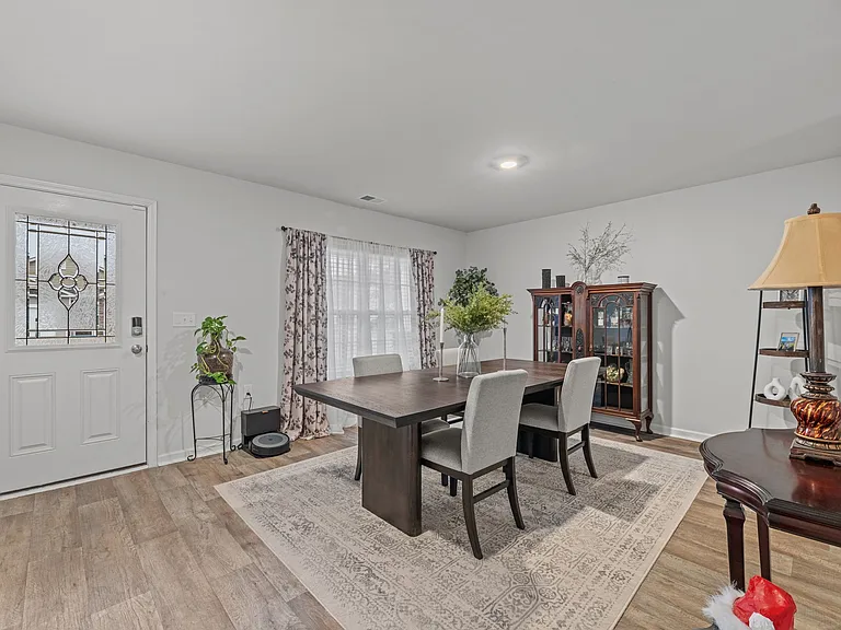 301 Ginger Dr — Photo 12