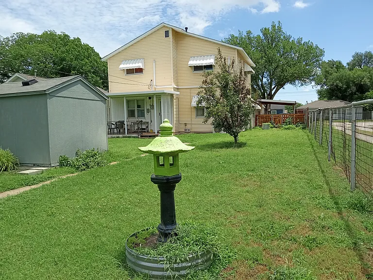 1008 N Ash St — Photo 12