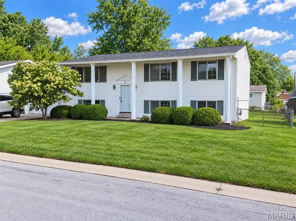 16 Saint Michael Dr, Saint Peters, MO 63376