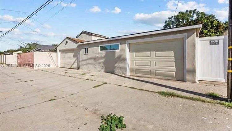 2871 Daisy Ave — Photo 17