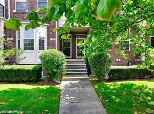 786 Summerfield Dr, Westland, MI 48185