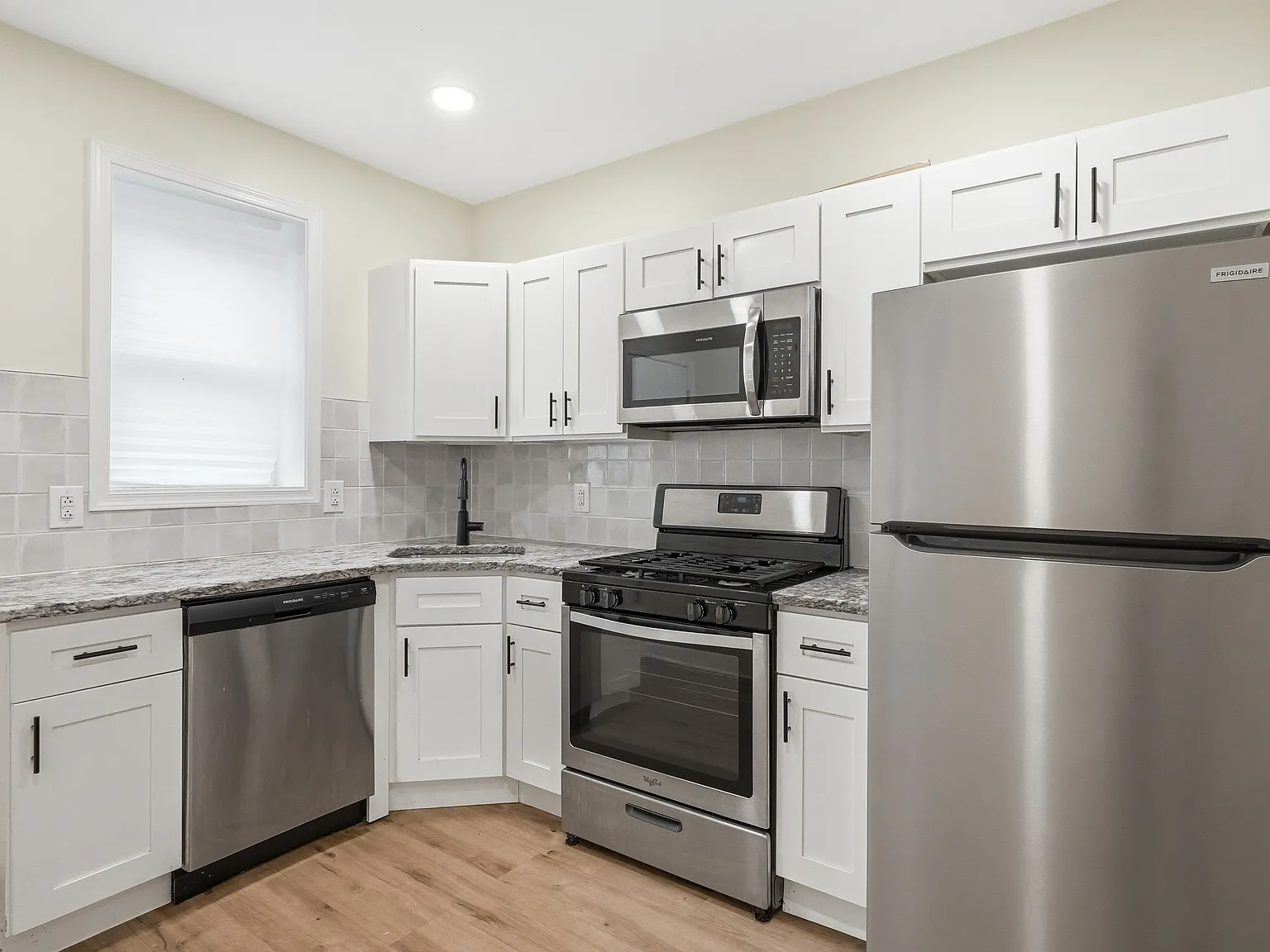 3 bed, 1070 sqft, $1,750 — Photo 4