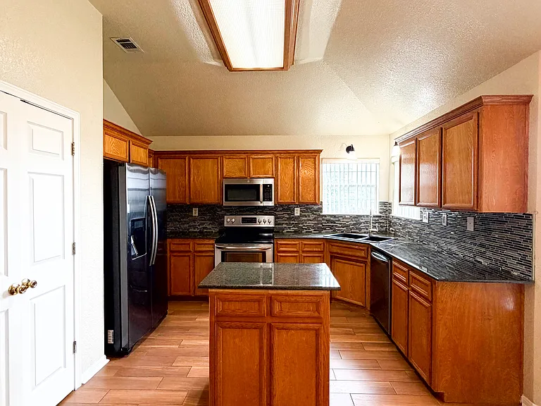 4512 Crested Butte Dr — Photo 12
