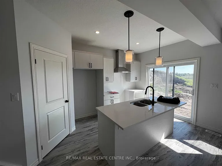 3916 Auckland Ave — Photo 3