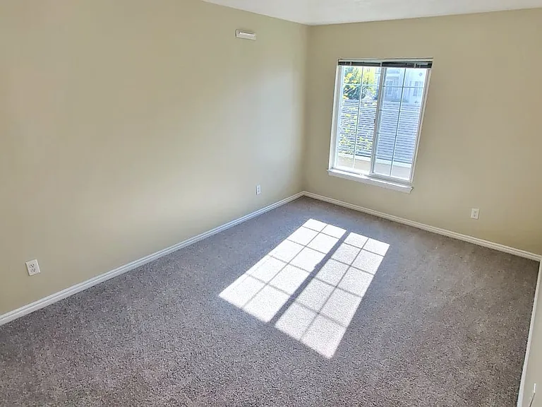 Parkwood Pointe Apartments — Photo 40