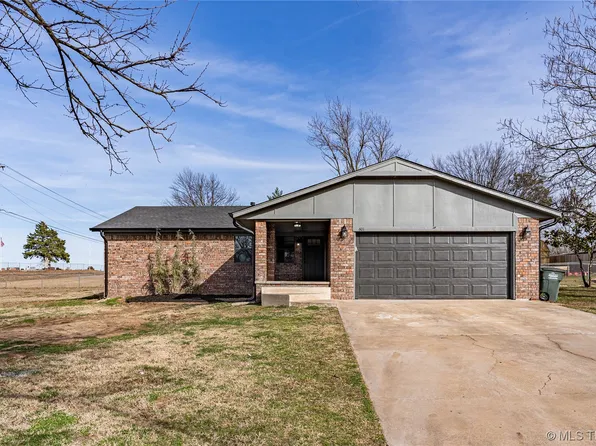601 Country Club Dr, Bristow, OK 74010