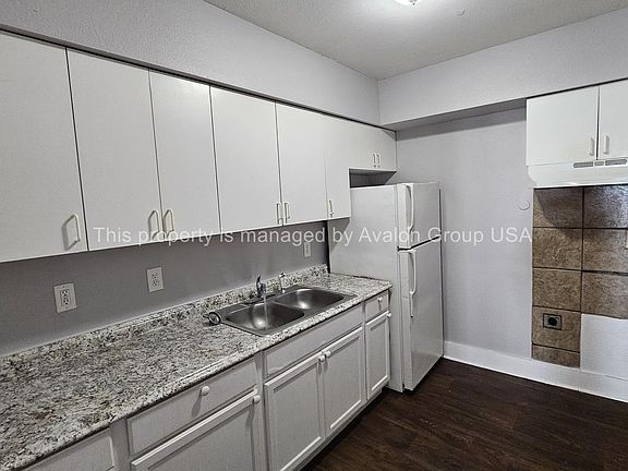 5th image of 2562 Lewis St