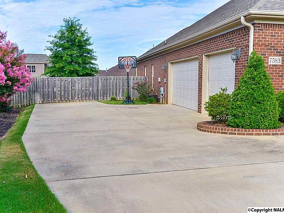 3rd image of 7583 Crestridge Dr