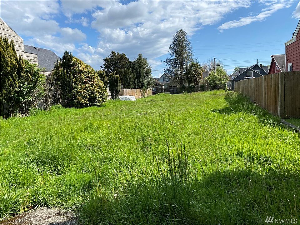 2nd image of 2414 Queets Ave