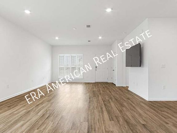 4th image of 247 Staggerbush St