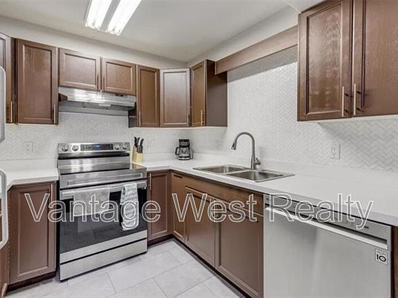 5th image of 3115 De Montreuil Ct #303