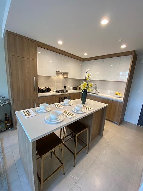 1st image of 825 S Olive St #702