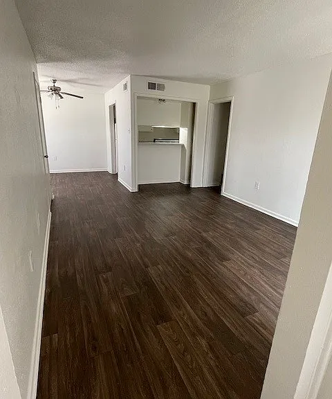 Chevy Chase Apartments — Photo 4