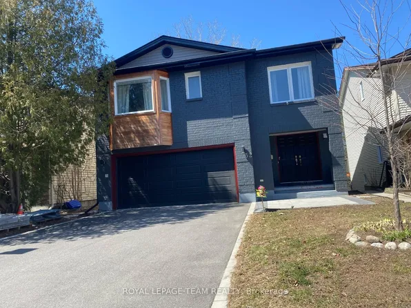 32 Hackett St #B, Ottawa, ON K1V 0P7