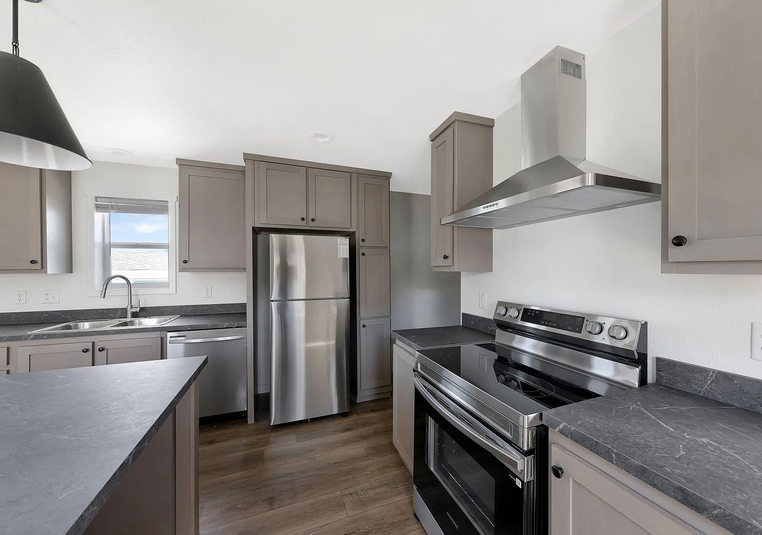 2 Bed 2 Bath - EV Charging - Private Parking - Storage Shed - NAS Whidbey — Photo 3