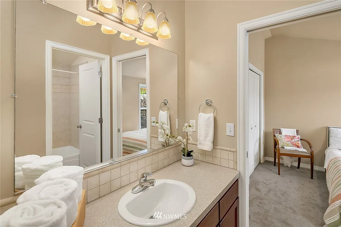 3 bed, 1.5 bath, 1140 sqft, $3,500 — Photo 1