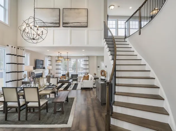 32 Phoebe St, Methuen, MA 01844