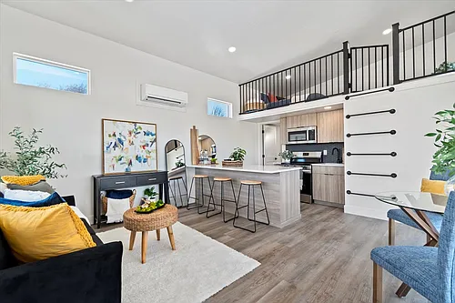 362 W London St Photo 1