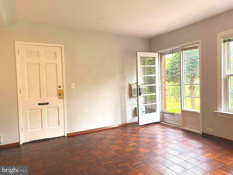 3211 Ravensworth Pl — Photo 2