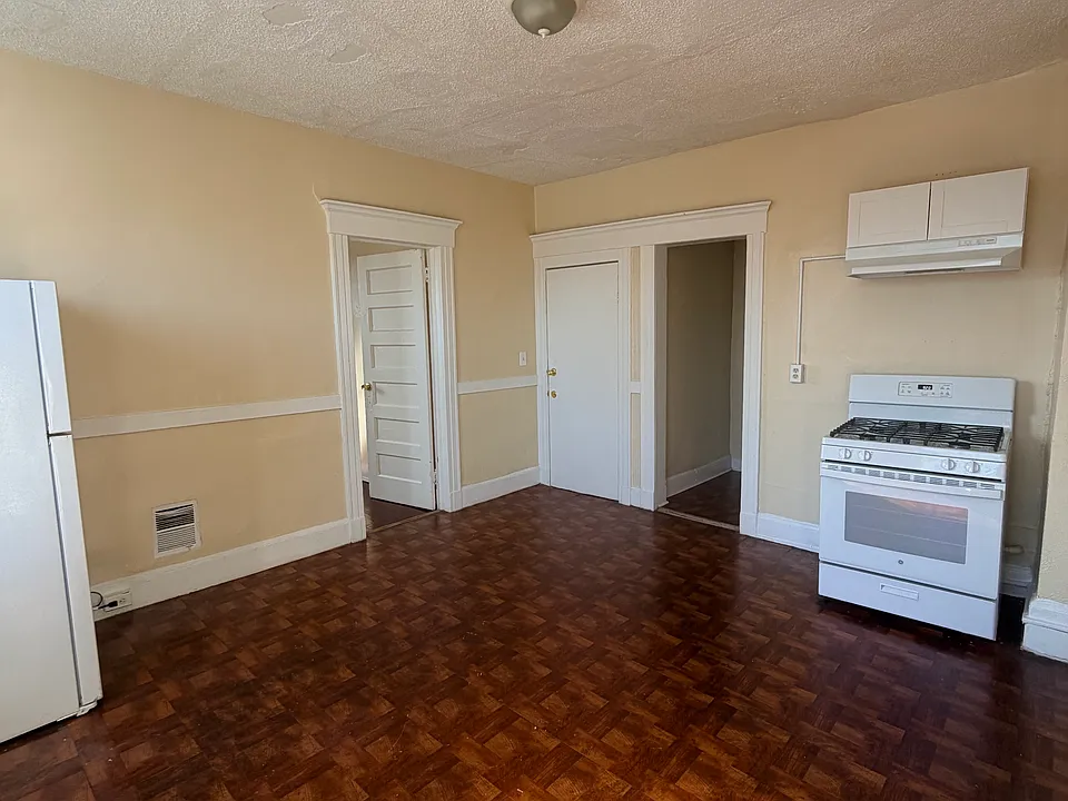 52 Dickerman St #3B