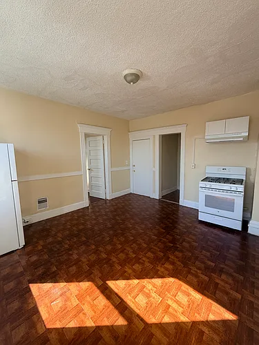52 Dickerman St Photo 1