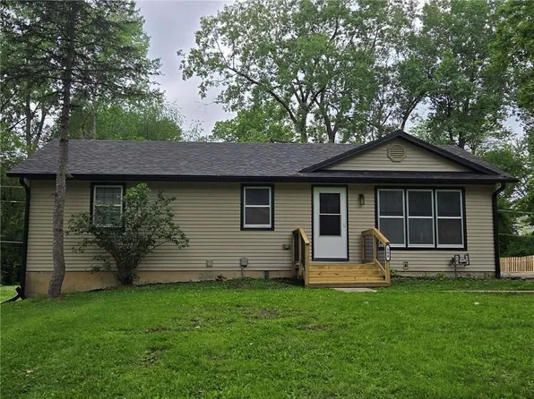 904 S 5th St, Savannah, MO 64485