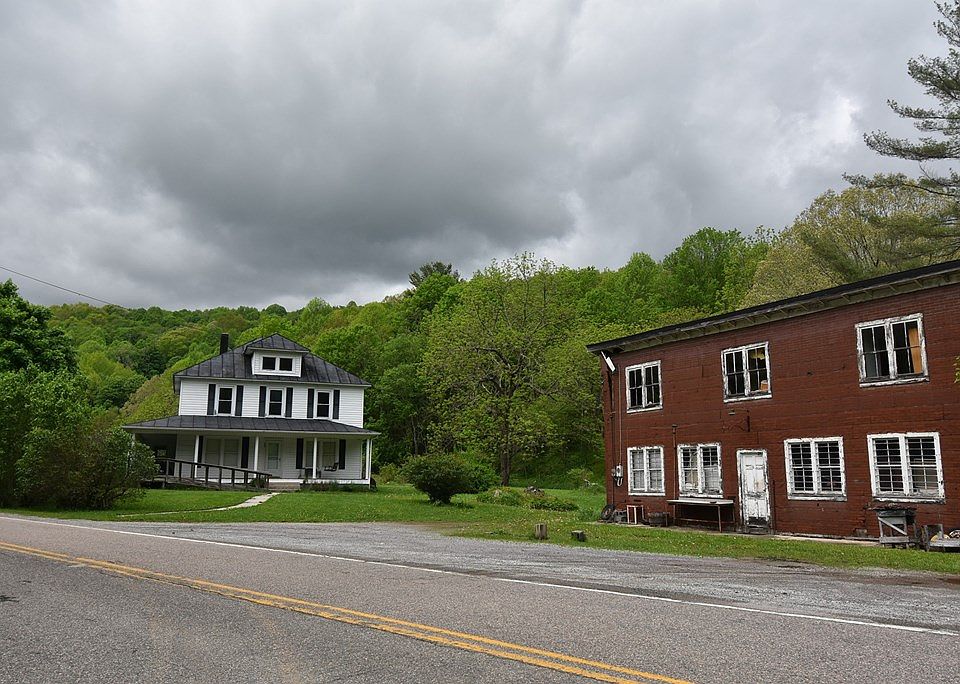 12422 Highlands Pkwy, Whitetop, VA 24292 Zillow