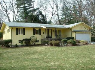 545 Country View Dr, Warwick, RI 02886