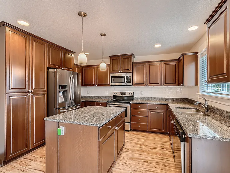 945 NW Joy Ave — Photo 11