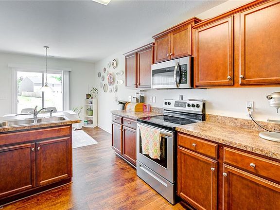 5th image of 213 Taylors Landing Ave