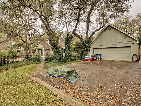3rd image of 10800 Plumewood Dr