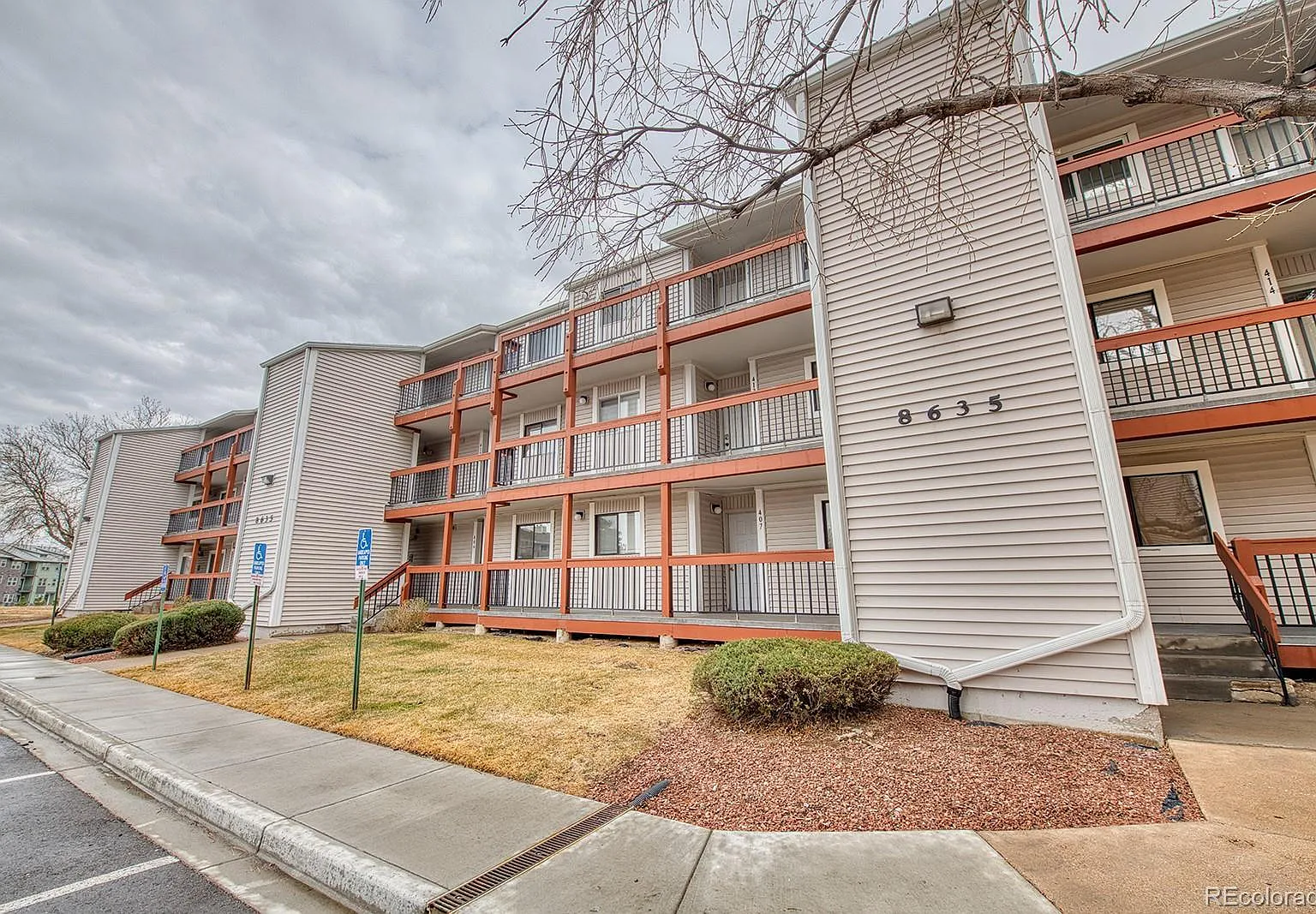 1 bed, 1.0 bath, 888 sqft, $1,500 — Photo 2