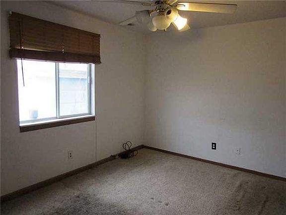 4th image of 324 Mary Ave