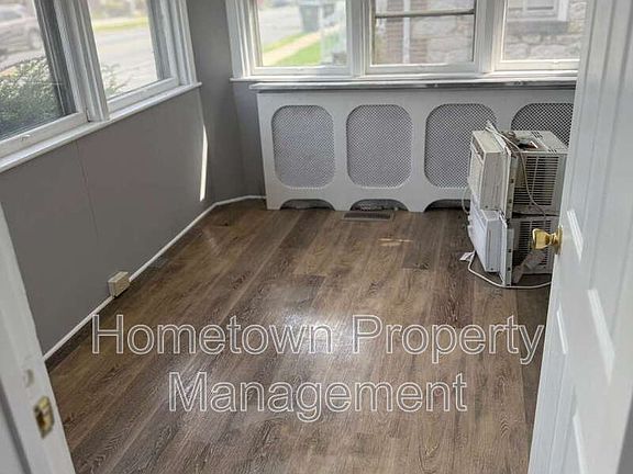 4th image of 3625 Derry St
