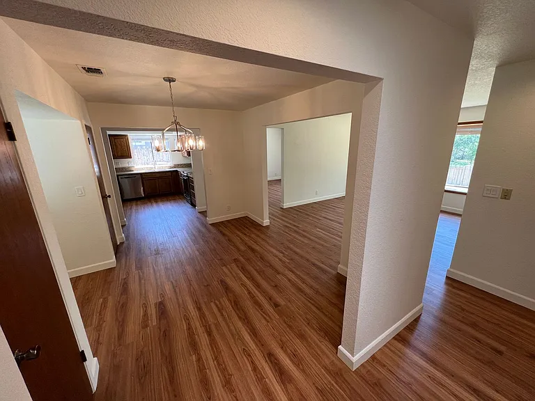 8654 Thelen Ct — Photo 3