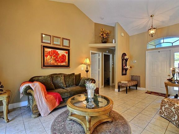 3rd image of 6101 Pinetree Dr